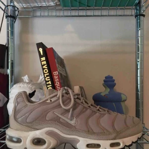  - Nike air max plus (wmns) Stl:39 Köpta i London och sparsamt använda:) 