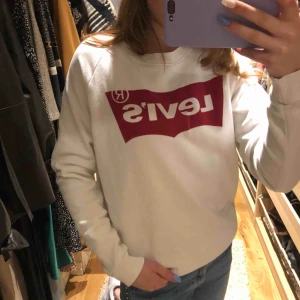  - Levis tröja i fint skick stl S. Frakt tillkommer 