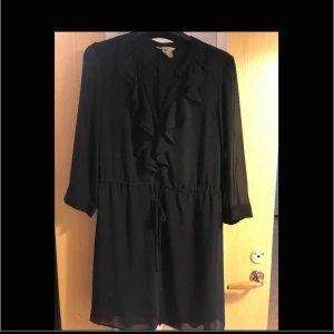  - Klänning kort , med band rund midjan använd bara några gånger 