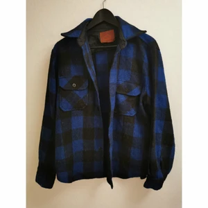 Rutig skjortjacka - Lägger upp denna igen pga oseriös köpare. Jacka / skjorta i ull, Vintage. Unisex modell och ofodrad. Frakt tillkommer. 