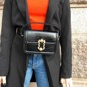  - Black bag, belt included, can be removed. 