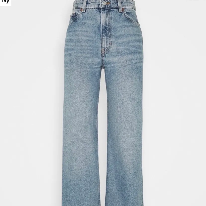 Säljer mina älskade vida jeans 