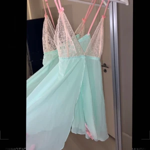 Y2k - Såå fint y2k linne, säljer då jag aldrig använder den, den är i bra skick! 