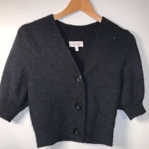 &Other Stories Kofta  - Gulligaste koftan från &other stories!! Budgivning! Bud höjs 5kr varje gång🦄🦄 köp direkt 240🍉 Fraktkostnad 66kr tillkommer!