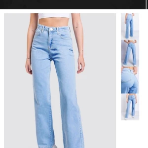 Ljus blåa raka/vida byxor ifrån madlady - Sparsamt använda vida byxor, nypris 549 kr! Tar swisch & skickar alltid fraktbevis! 