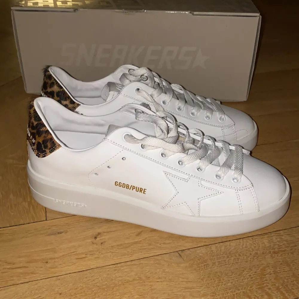 Skit snygga oanvända goldengoose sneakers med leopard tryck på baksidan💖 ordinarie pris 4000kr. Skor.