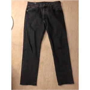 Levi’s 501 - Levi’s 501 i utmärkt skick size 33/32