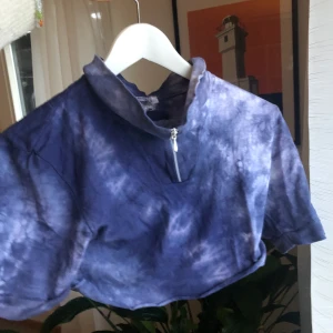 Vintage cropad batik/tie dye tröja  - Med dragkedja/krage, 