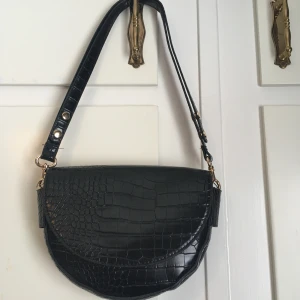 Ny väska från Mango - Helt oanvänd 