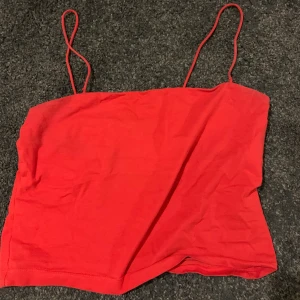 Rött linne - Från Gina Tricot, nypris 99kr