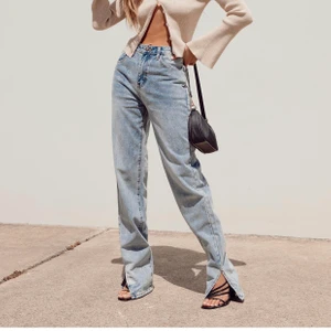 Slit jeans princess polly  - Jag köpte dessa jeans från princess polly och betalade 700kr för jeans+ 300kr i tull för att de va från Australien. Har aldrig använt och endast testat på då det är fel storlek och känns inte värt att lämna tillbaka. 