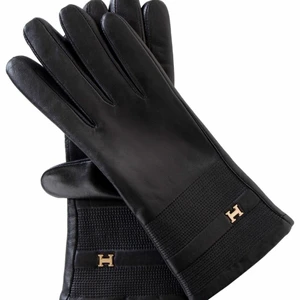 Hollies handskar  - 190 köpta för runt 700kr XS/S, äkta skin och ull såklart