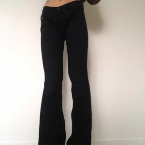 Lågmidjade diesel jeans - Snygga mörkblå lågmidjade diesel jeans. Aldrig använda. 💕