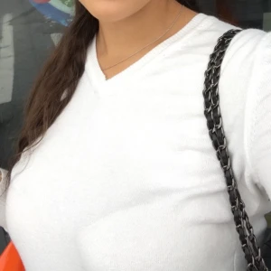 Vit fin tröja i strl S. Har samma i både grå och svart. Säljer då de inte komme till användning.  - Så fin V ringad tröja, finns i svart och grå också. Supersköna.