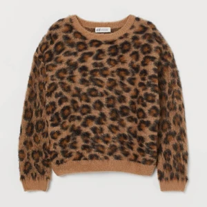 Fin tröja - Jag säljer denna fina stickade tröja då den inte passar mig, strl 158-164 men sitter som en XS.Skicka PM för intresse eller skriv för att diskutera pris tar låga priser