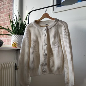Stickad Kofta cardigan Visual Clothing Project - Sjukt söt och i toppskick!