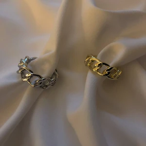 Ringar - Ringen kommer i silver- och guldplätering. Ringen är justerbar och går att reglera i storlek. Pris 65 kr st. Frakt avgift tillkommer på 20 kr, fri frakt vid köp över 200 kr. Kika in på min instagram @tbjwlry och beställ smyckena i dm där ⭐️😍