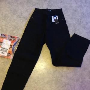 Limited Highwaisted dad jeans  - väldigt snygga wide jeans från boohoo som är för små för mig. Dom finns inte längre att köpa. Ordinarie pris 360kr strl S