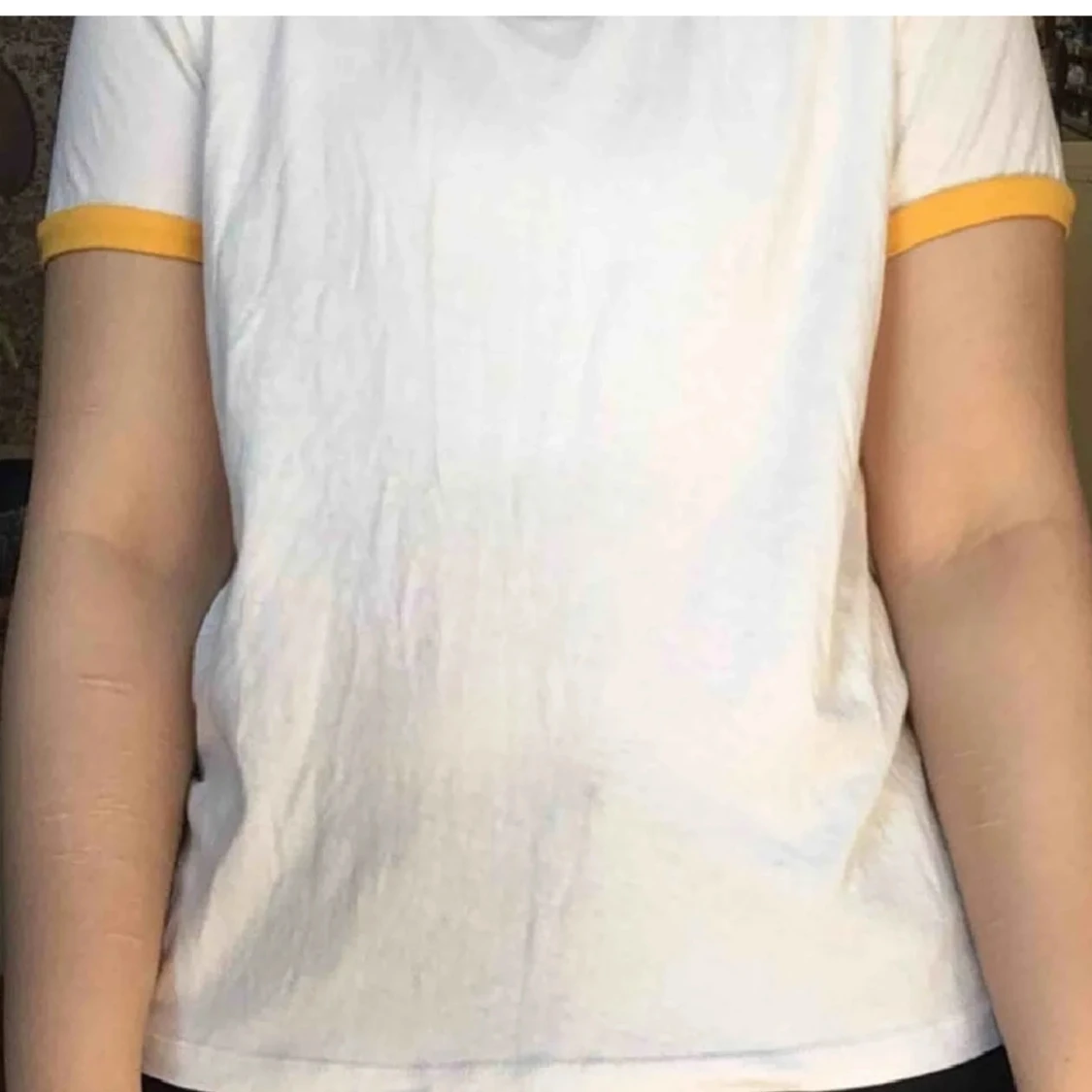 Tröja med gula detaljer - 91