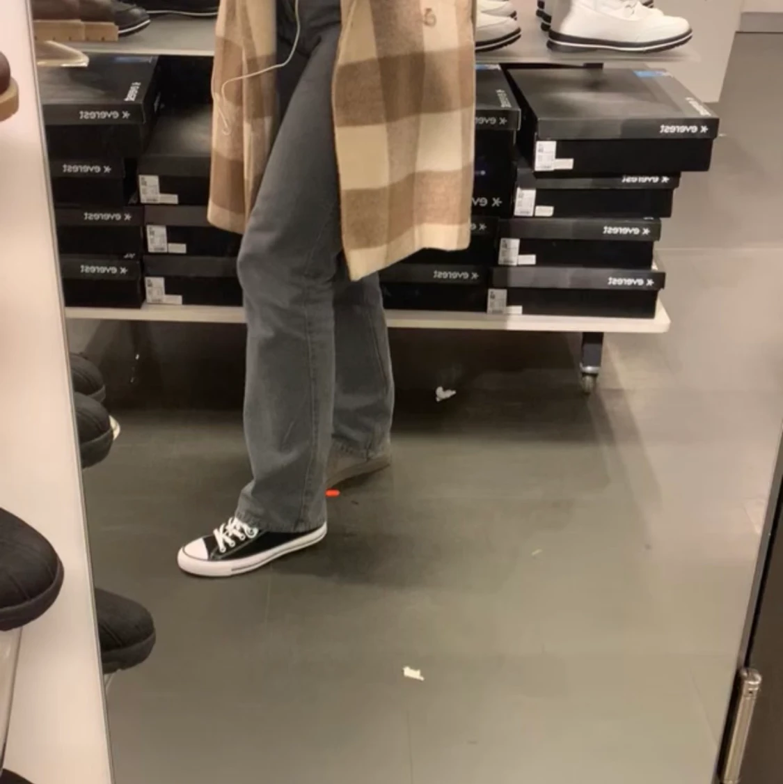 Gråa jeans från Weekday  - 91