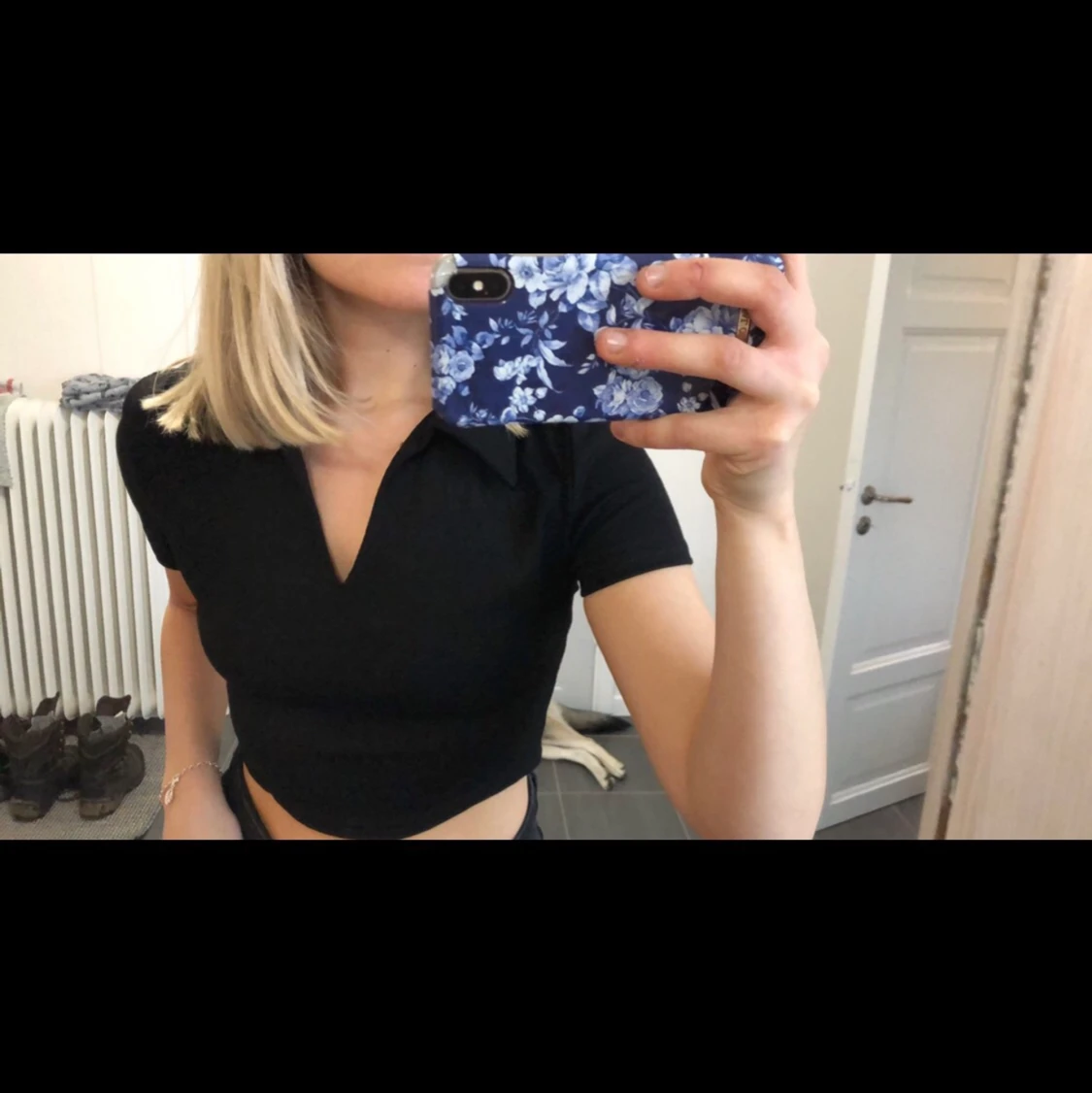 Svart topp med krage