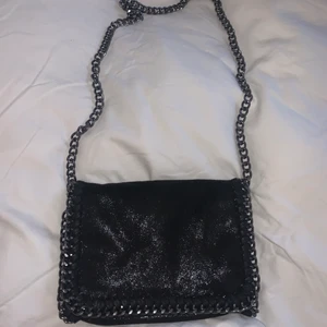 Väska - Liten väska, ser ut som Stella McCartney, mycket bra skick 