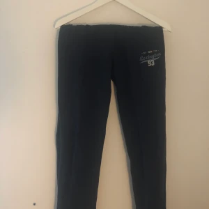 Sweatpants lexington - Marinblå Byxor från lexington i s