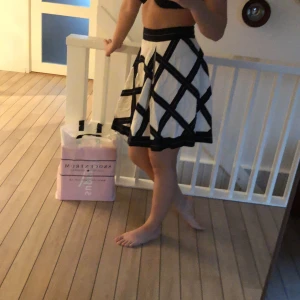 Kjol från Sand - Aldrig använd ( utom när jag tog bilden ). Fler bilder kan skickas vid fråga!