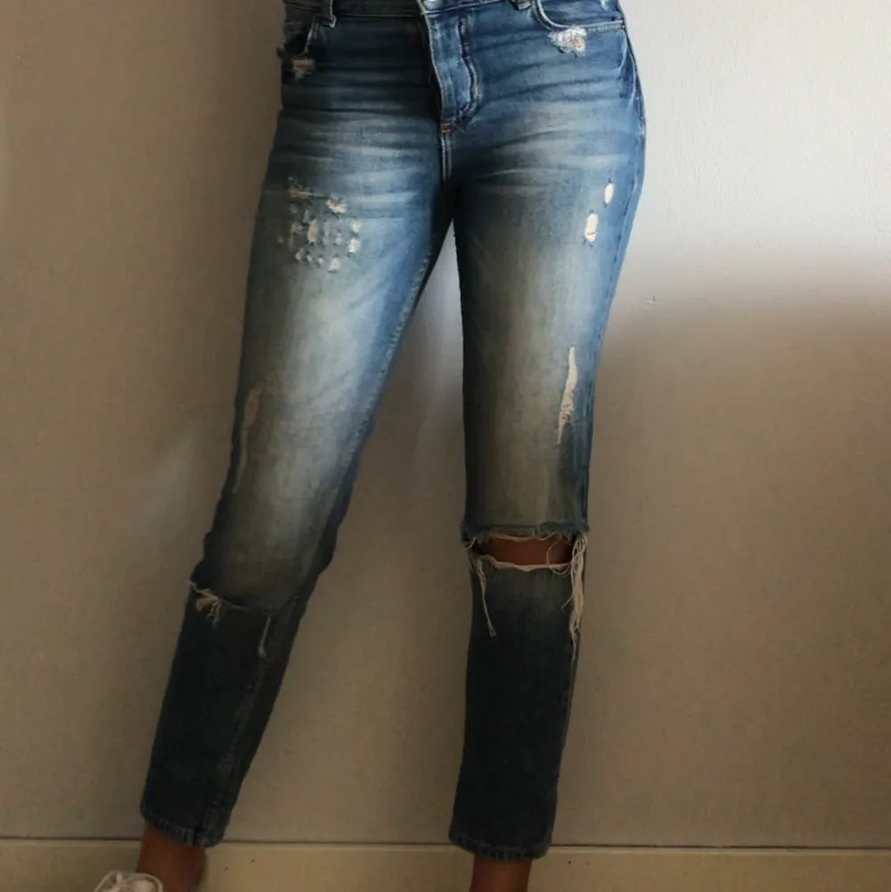 Boyfriend jeans från pull&bear i storleken 34 passar mig med 36. Jeans & Byxor.