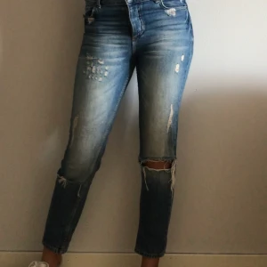 Jeans - Boyfriend jeans från pull&bear i storleken 34 passar mig med 36