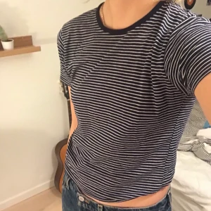 Randig tröja från Brandy - Jättefin topp från Brandy! Superfint skick, säljer då den tyvärr inte kommer till användning längre:/ Nypris ca 200 kr