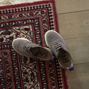 Eytys mother suede! Storlek 36 - Säljer mina sjukt snygga bruna eytys som är använda 2-3 gånger pga att de tyvärr är för små för mig. Nypris är 1700kr så säljer dem nu för 500, men priset kan diskuteras😁👍🏼💕