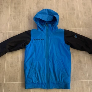 Burton Jacka - Vintage burton jacka. Storleken är XL men den passar mer som en M/S. Skriv till mig för svar på fler frågor! Mvh David