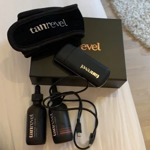Tanrevel kit  - Säljer min tanrevel som jag köpte för cirka 1,5 månader sen. Har använts några gånger. Säljer pga kommer inte till användning. Men är absolut inget fel på den. Två färger tillkommer, laddare, tanrevel maskinen, och hårbandet. Nypriset är 799. Säljer för 300 pga att den är i så bra skick och mycket av färgerna är kvar!