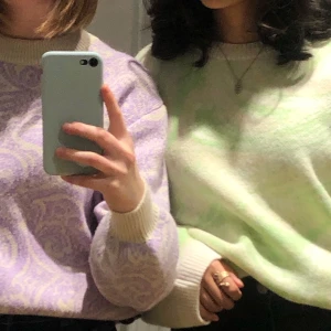 Stickad tröja  - Mysig stickad tröja med mönster från & other stories, perfekt nu i höst/vinter💓