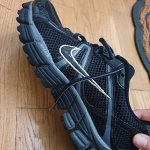 Nike bowerman series - Säljes pga garderobsrensning 🌻 supersnygga Nike sneakers som knappt är använda, då dom glömts bort.