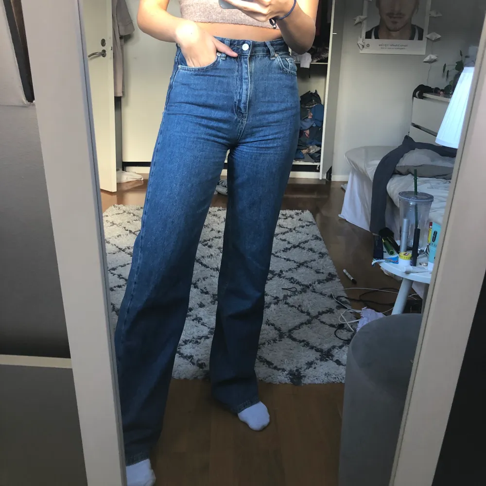 Ett par super snygga och sköna jeans från nakd 💕💕 jag har storlek 34 och är 168-169 lång 💕💕 priset är inkl frakt. Jeans & Byxor.