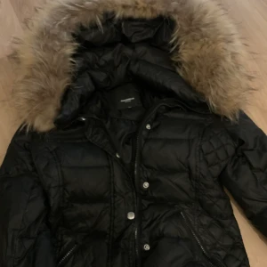 Rockandblue jacka storlek 34 - Rockandblue jacka storlek 34 passar S/XS fint skick sparsamt använd. Finns i Malmö/Arlöv området. Fin päls 