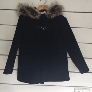 Zara Kappa 164 / xs/ 13-14 år - i fint skick kappa ull från Zara; mörkblå, frakt ingår 