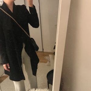 Höst & vårjacka!  - Superfin och passar för mörka höstkvällar till varma sommarkvällar, alltså när som! Frakt är:55 kronor 