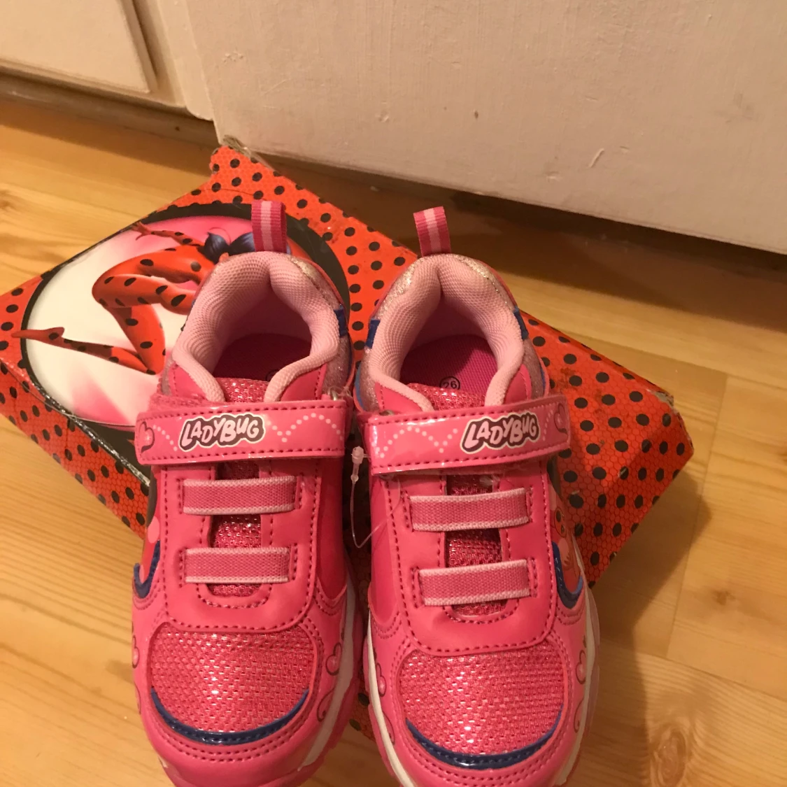 Ladybug barn skor i stl 26 helt nya  - 91