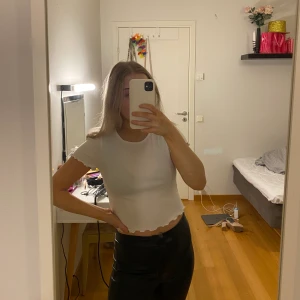 Vit topp i str s - Vit topp i str s