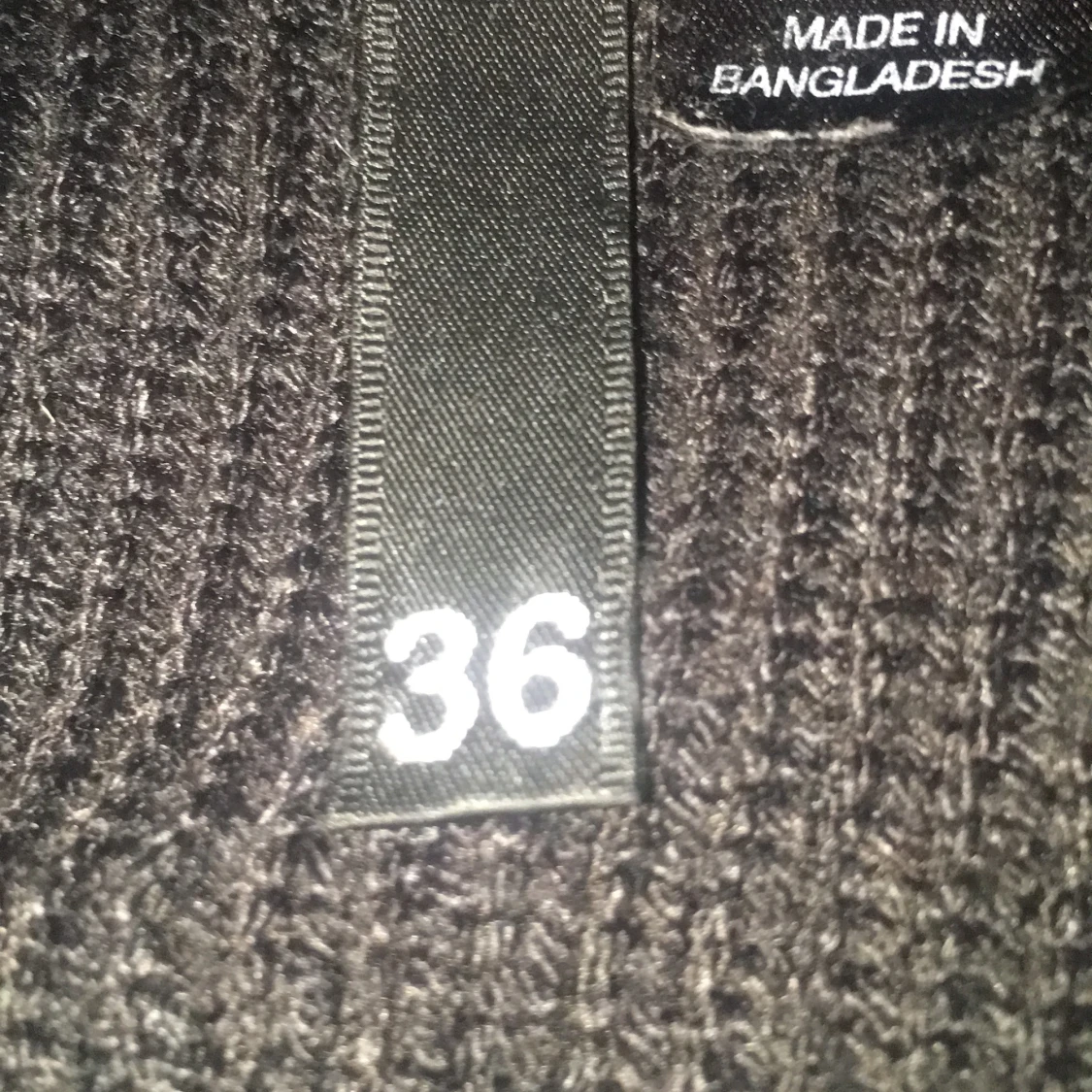 En svart tröja  - 91