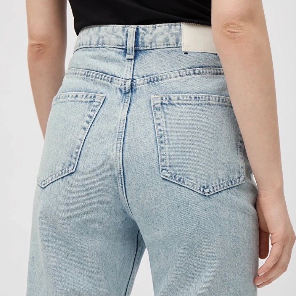 Weekday Jeans i modellen Rowe, köpta för ett halv år sen dock använda max 2 ggr, säljer pga de är för små. Jeans & Byxor.
