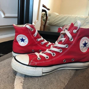 Converse all star  - Använda concerse i bra kvalitet röd 