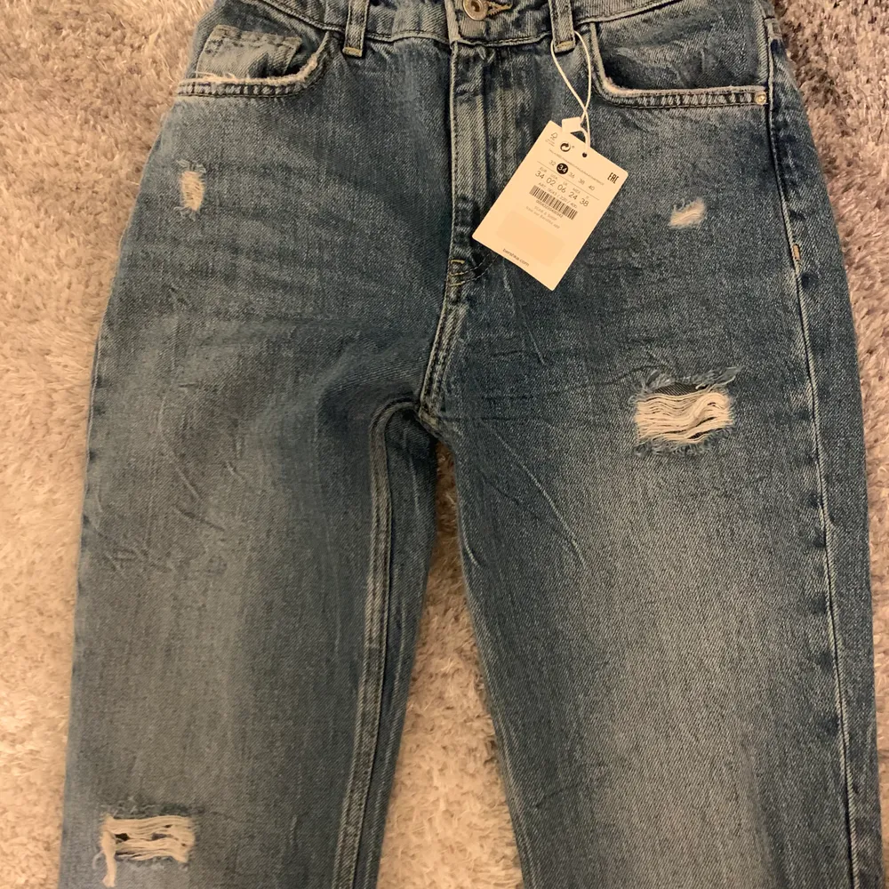 Jättefina jeans som tyvär är för små för mig. De är iallafall helt nya från Bershka, endast testade. Tar 50kr för frakt.. Jeans & Byxor.