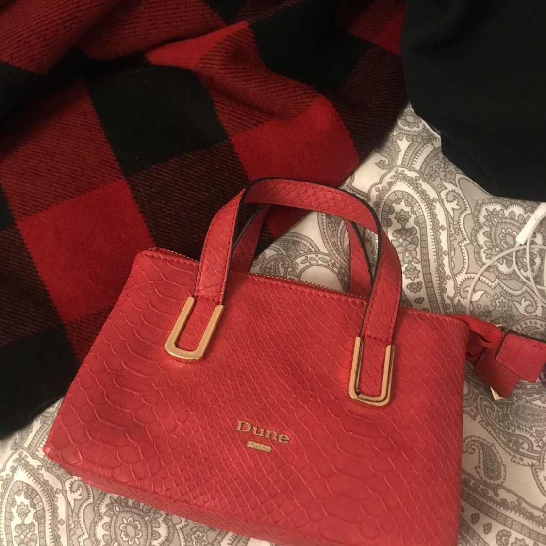 Röd väska - 90