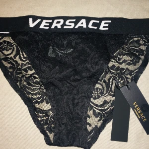 Underkläder Versace trosor  - Aldrig använda bara öppnat paket storleken är Size 1-2