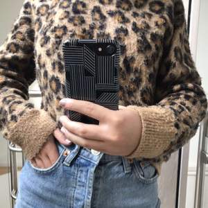 Stickad tröja med leopardmönster 🤎🤎🤎 (FRAKT INGÅR EJ I PRISET)