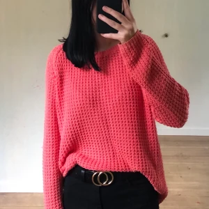 Stickad tröja från ONLY strl S - Rosa stickad tröja från ONLY. Gott skick. Sticks inte. 50 kr frakt.